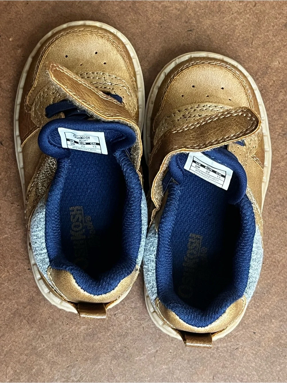 OshKosh B'gosh Tan and Navy Baby Walker Sneakers Size 6M EU 22